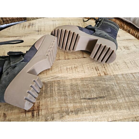 Steve Madden Womens Sz 6.5M Nayra Platform Camo Lug Sole Lace Up Ankle Boots - Picture 7 of 11